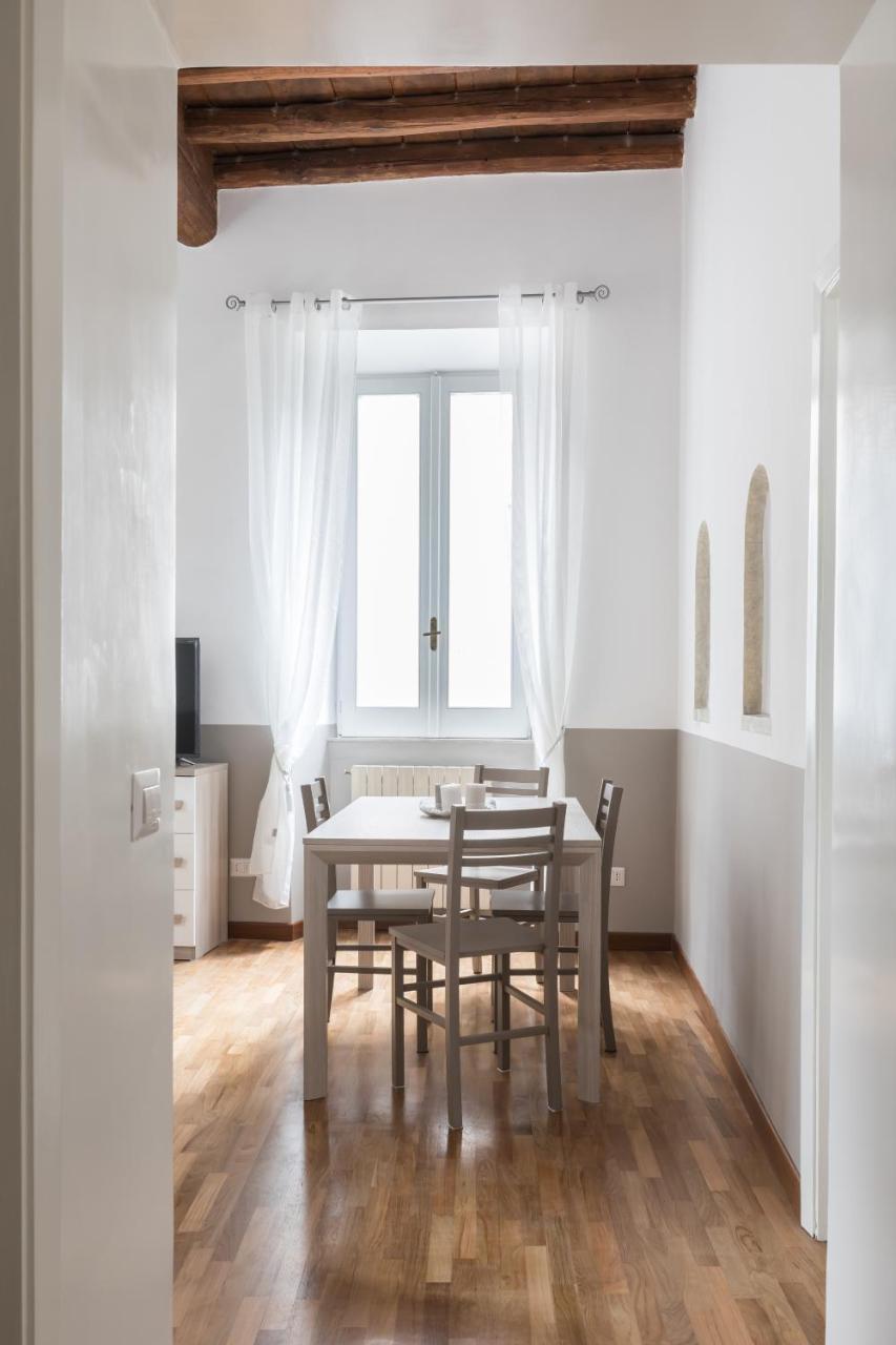 A World Aparts - 105 Pellegrino Apartment Rome